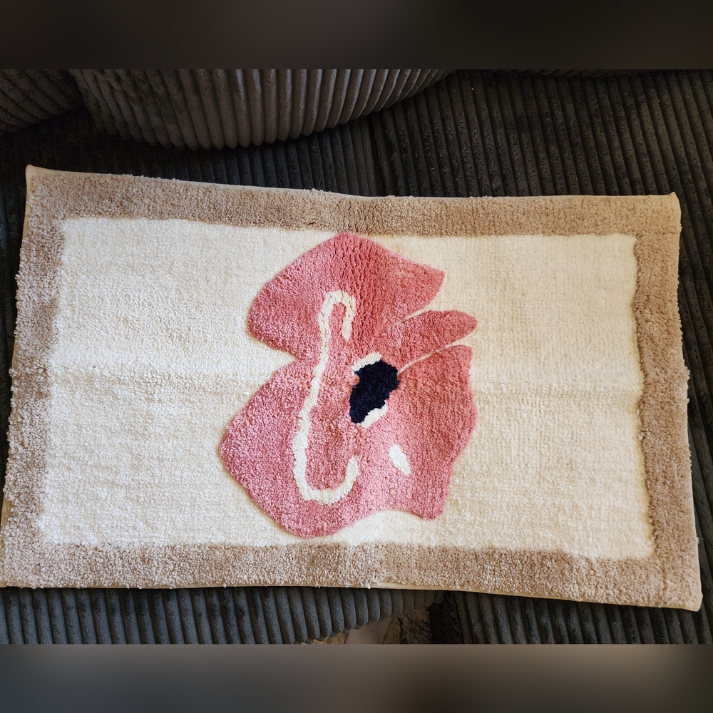 Floral print bath mat